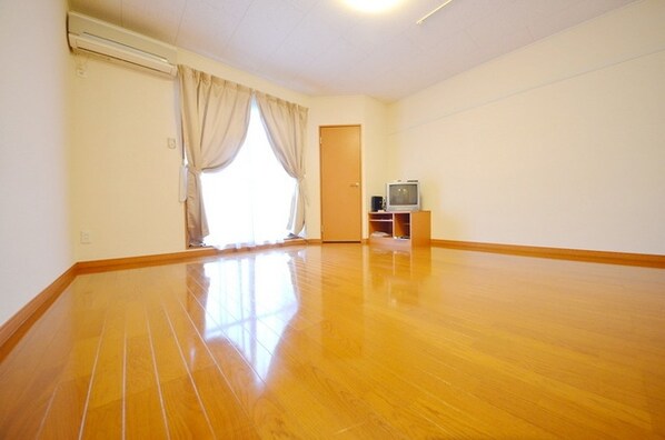 レオパレスブルームYKの物件内観写真